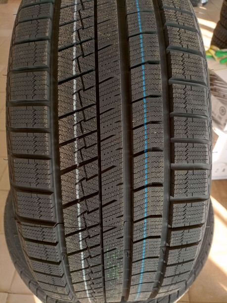 Зимние шины Roadking Argos S360 235/60 R18 0